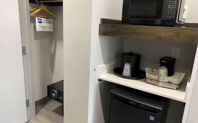 Best Western Plus Executive Residency Antioch Inn
