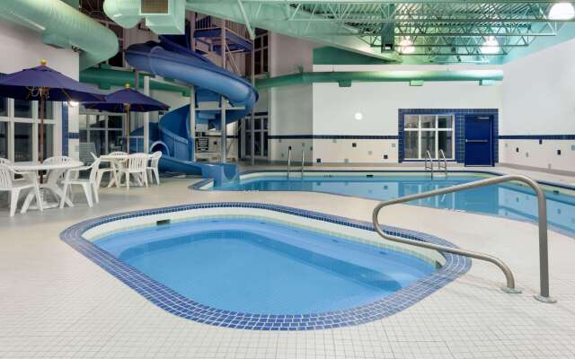 Ramada by Wyndham Weyburn