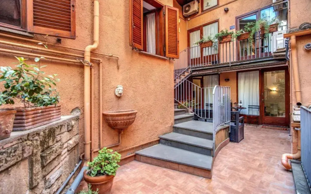 Tritone Top House