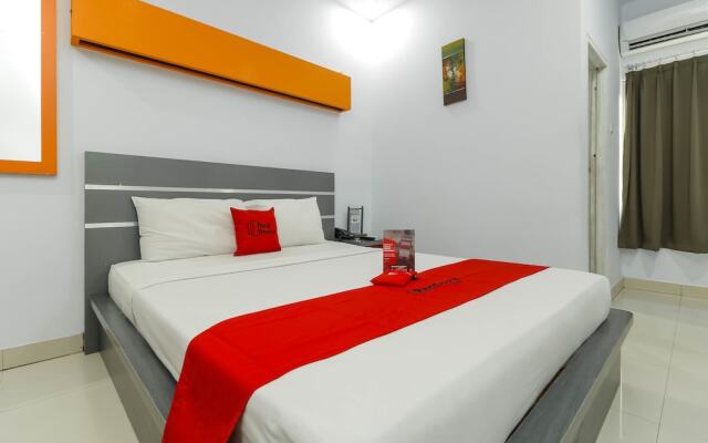 RedDoorz near Manado Town Square