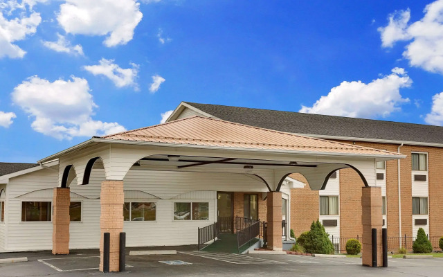 Super 8 by Wyndham Hillsville