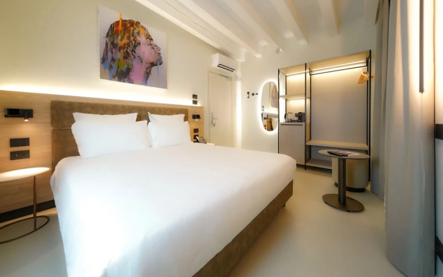 Bergamo Inn 21