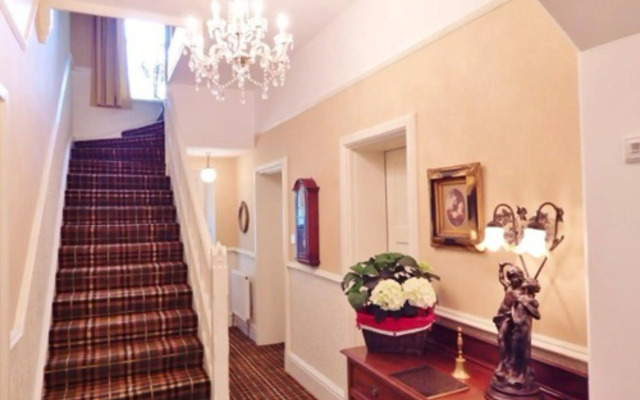 Westgate Manor