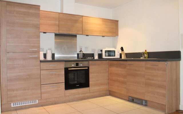 House of MoLi - Commercial Road Apartments
