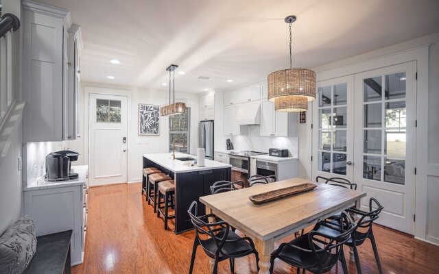 1299 Laurel Grove 3 Bedroom Home by RedAwning