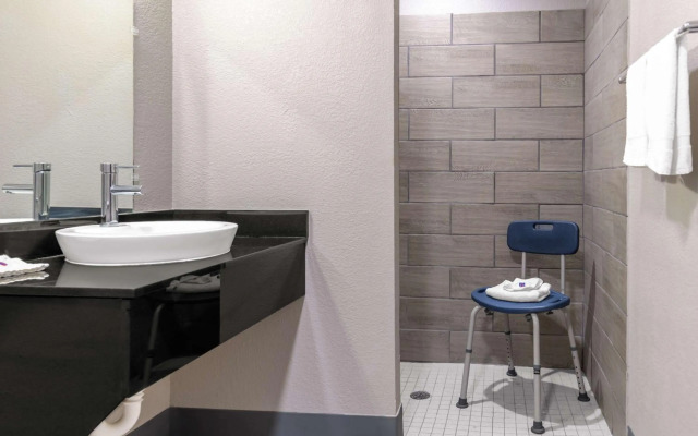 Motel 6 Topeka Northwest