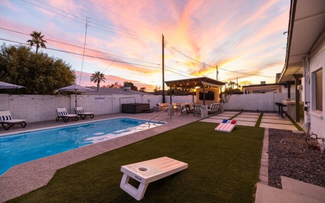 Scottsdale East Osborn 4 Bedroom Home by RedAwning, Scottsdale