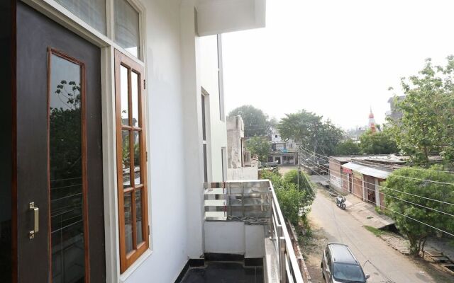 OYO 14854 VMS Royal Inn