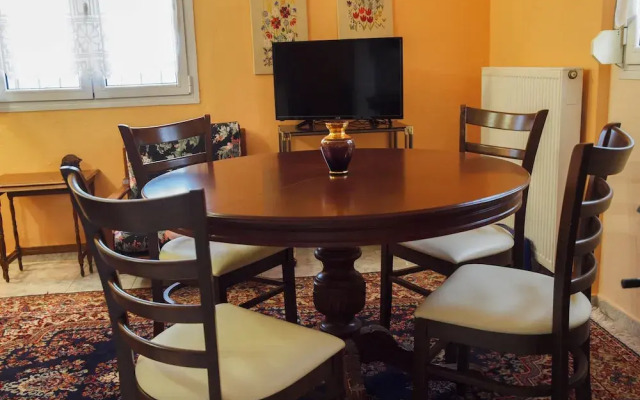 Charming Trikala Apartment With Garden & Central Heating