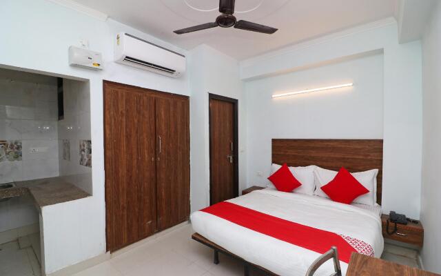 OYO Flagship 39600 Sathguru Residency