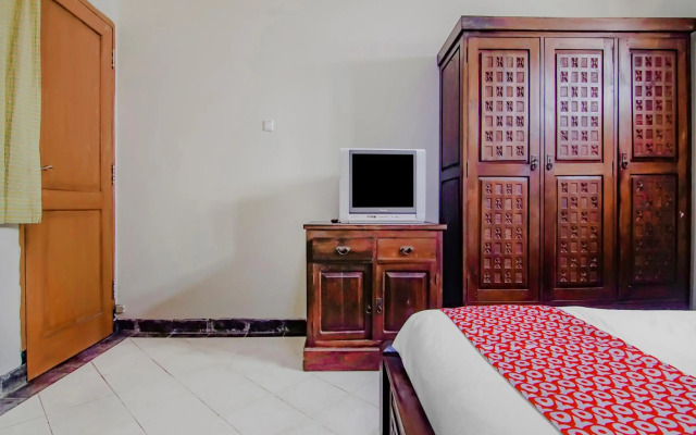 OYO 90094 Gayatri Residence
