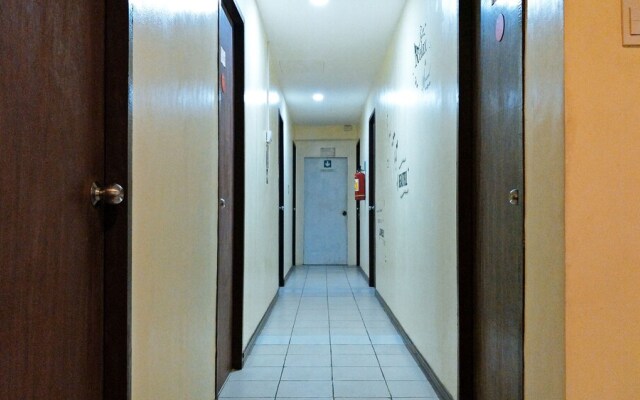 RedDoorz near Baclay Drive Super Metro