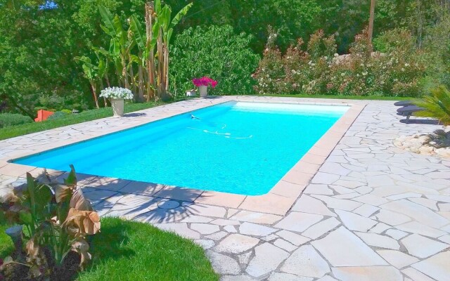 Peaceful Villa in Saint Paul de Vence With Swimming Pool
