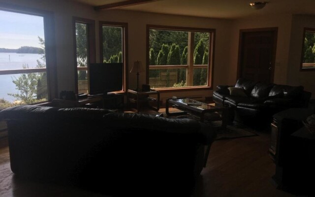 Tofino Stormbay Guest House