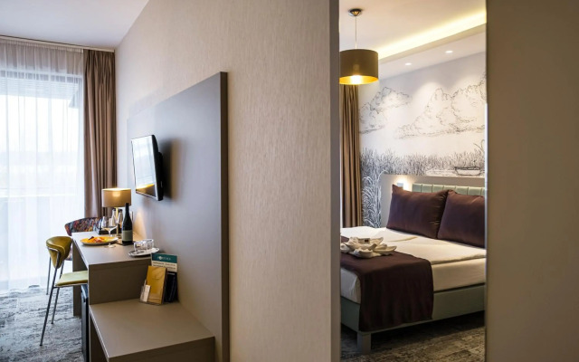 Hotel Golden Lake Resort