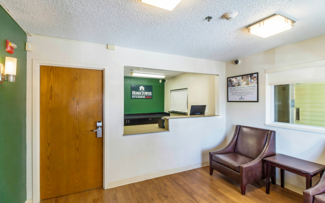 HomeTowne Studios by Red Roof Houston - West Oaks/ Energy Corridor