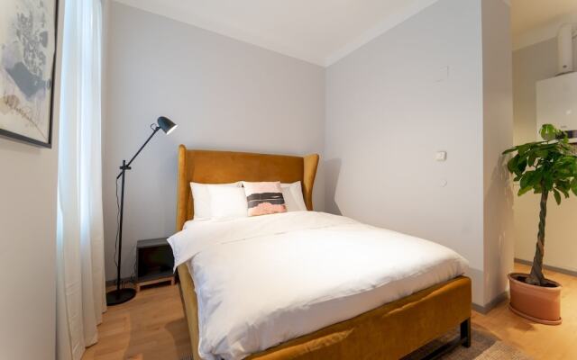 Modern Newly Refurbished Studio - Close TO Center