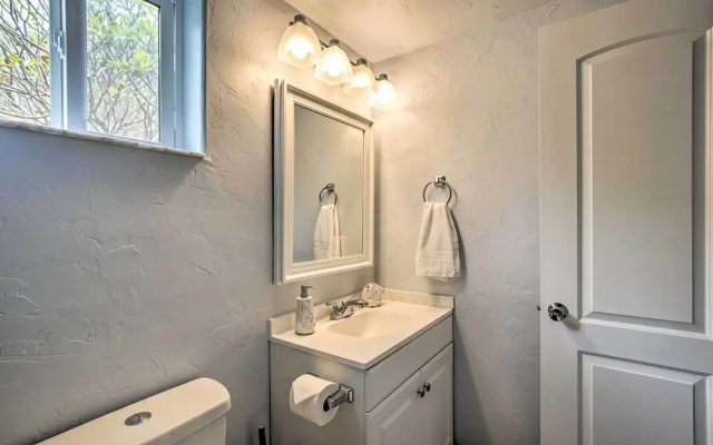 Peaceful Kailua-kona Escape w/ Shared Patio!