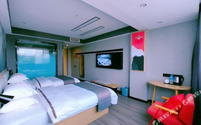Shangkeyou hotel chain (Jinggu Bailong pedestrian street shop)