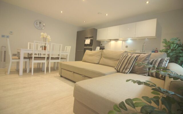 The Station Suite (Peymans)