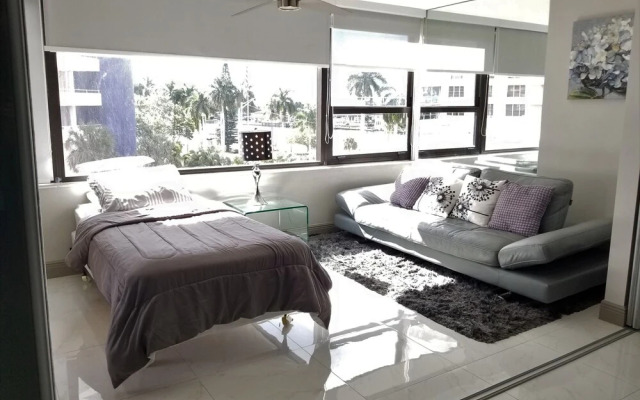 Alexander 519 3 Bedroom Apts by RedAwning