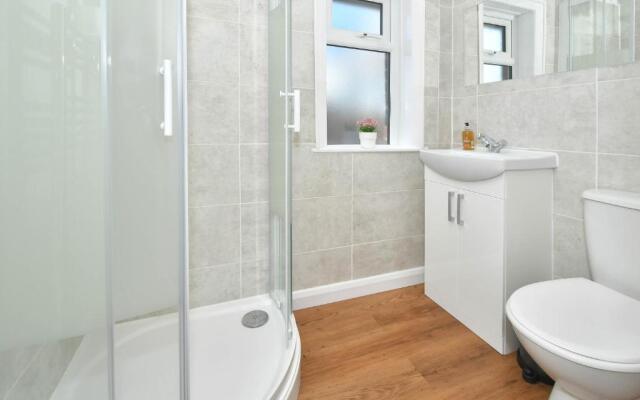 Orion House - sleeps 6, driveway, garden