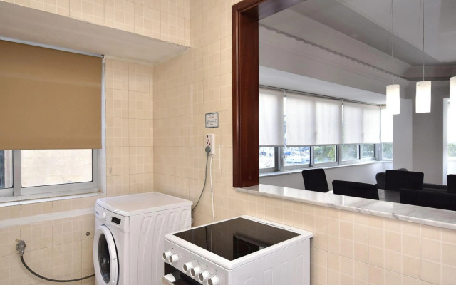 2 bedroom, central and spacious with sea view