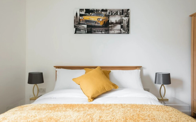 Platinum Apartments Next to Victoria Station 9981