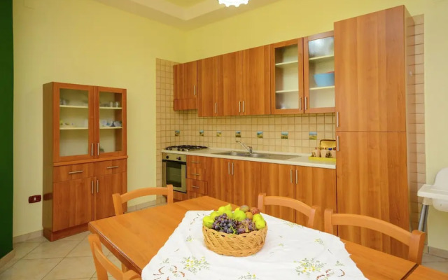 Apartment With Lovely Pool