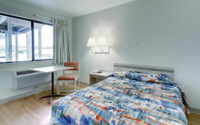 Motel 6 Manhattan Kansas