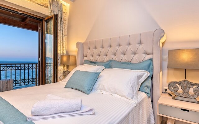Luxurious Villa With Private Beach in Psarou Greece