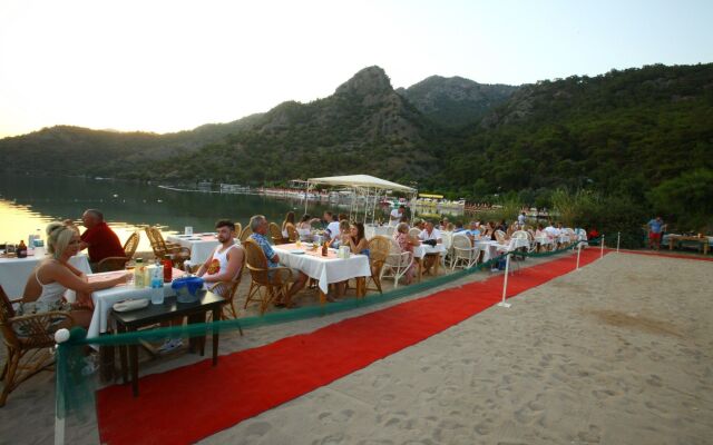 S3 Seahorse Beach Club & Hotel
