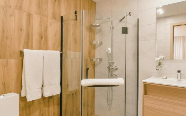 Breakfast Included at Regatta Living 906