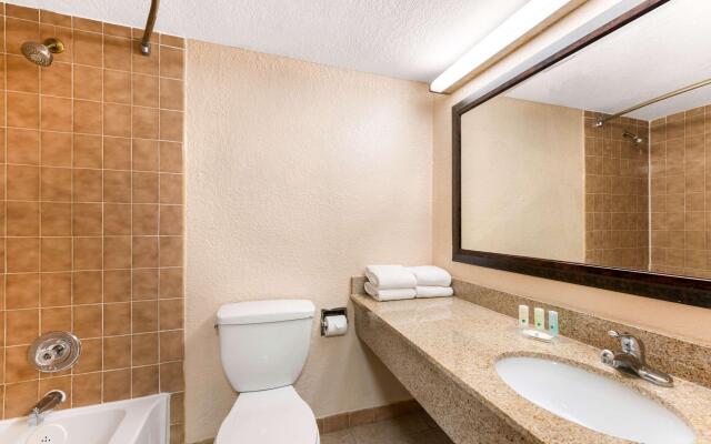 Quality Inn & Suites Orlando Airport