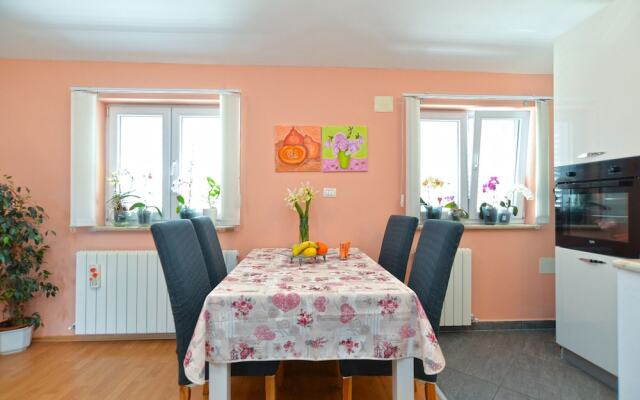 Apartment 1873