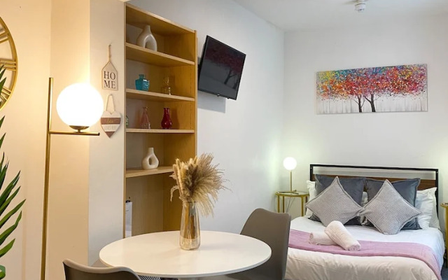 Modern studios Close to Hyde Park