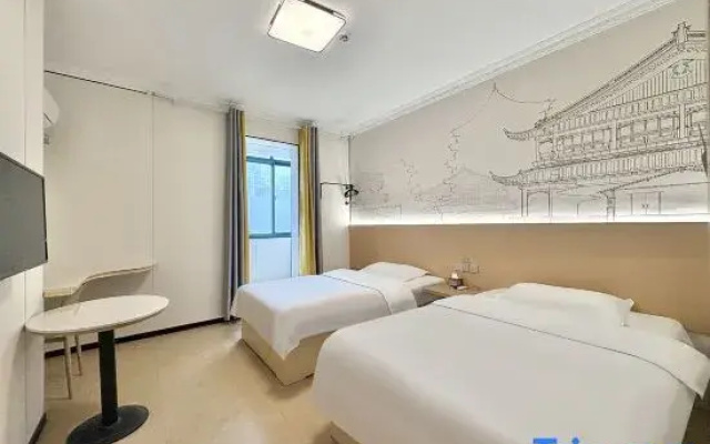 Xinyang Bauhinia Hotel