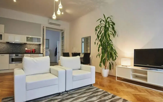 1 Bedroom Apartment Sleeps 2 -balcony -lift Access