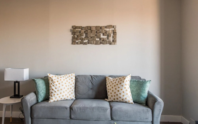 FRONTDESK The Churchill Apts Downtown Minneapolis