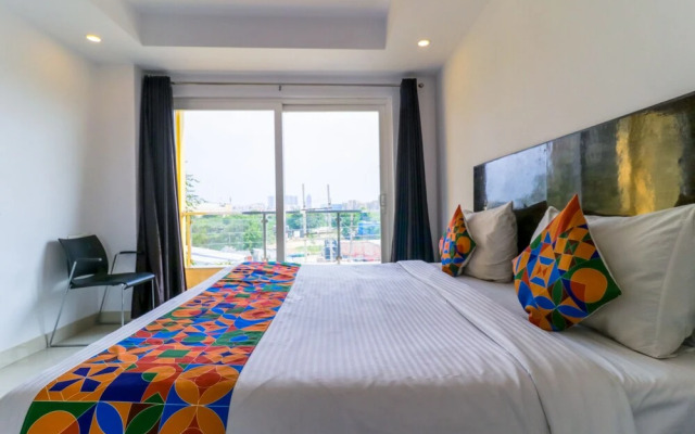 Tipsyy Inn Suites 007