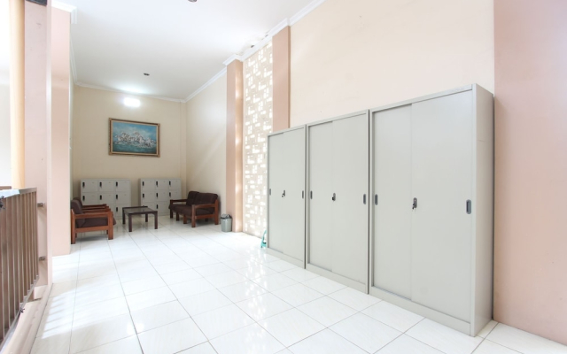 Spot On 93245 Guet House Mulia Dua Syariah