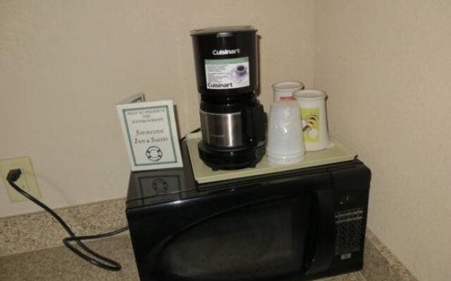 Shoreside Inn & Suites