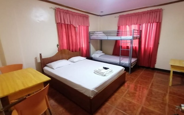 OYO 879  Lauriens Budget Hotel 2