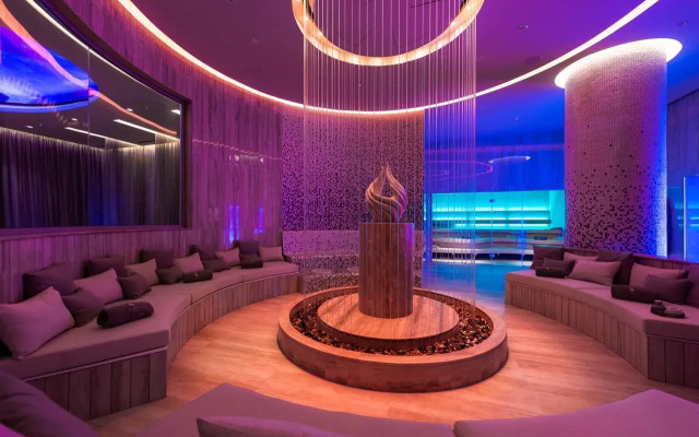 Adams Beach Hotel & Spa