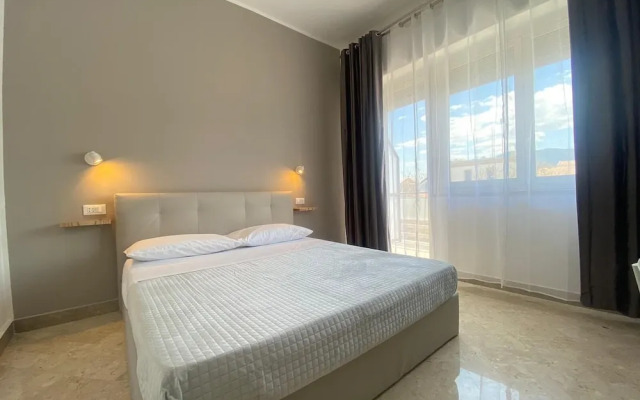 Leone Suite View & Restaurant