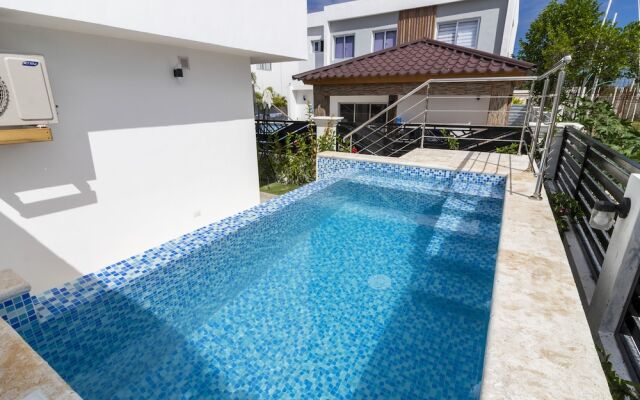 Modern 4-BR Villa in Gated Community