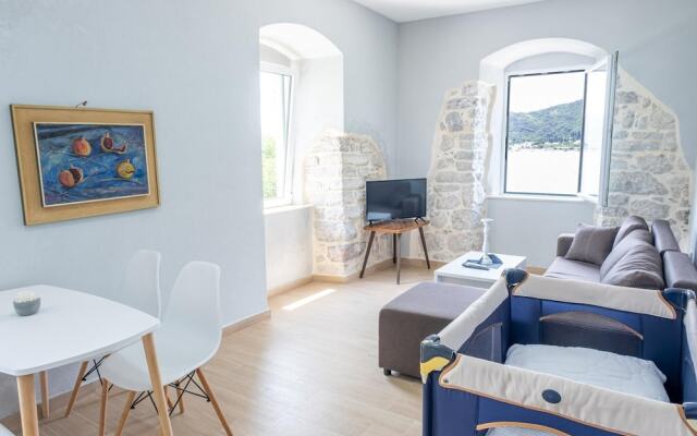 Stone Studio Flat 1 min to Beach in Tivat