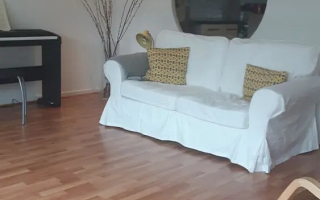 Charming 2 Bedroom Apartment in East London