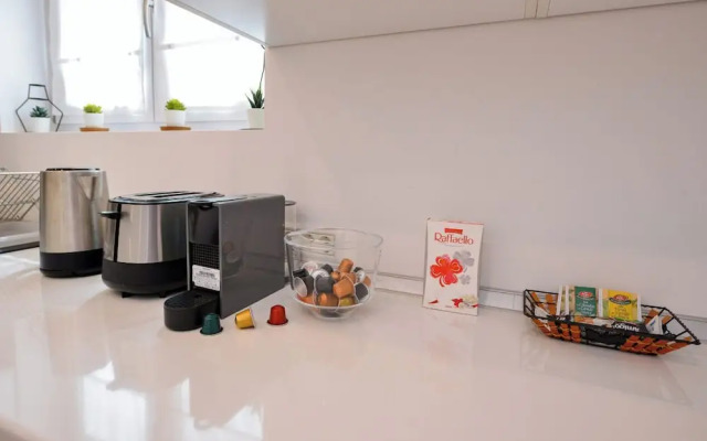 Blue Moon - One Bedroom - Romana Square