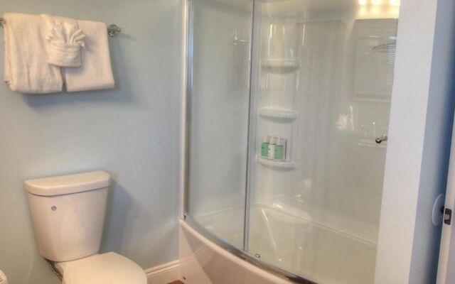 Palm Breeze - 4 Br Home